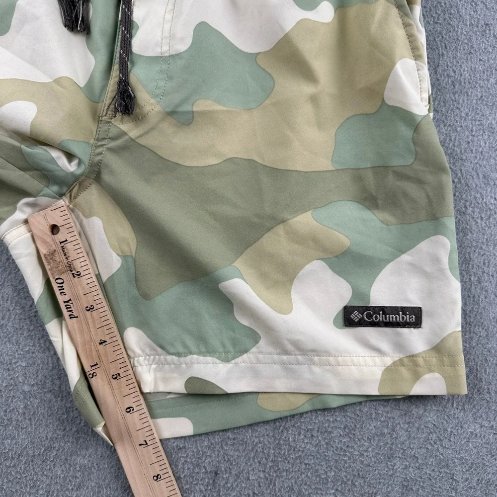 Columbia Shorts Mens S Green Camo PFG Backcast III Water Performance Casual